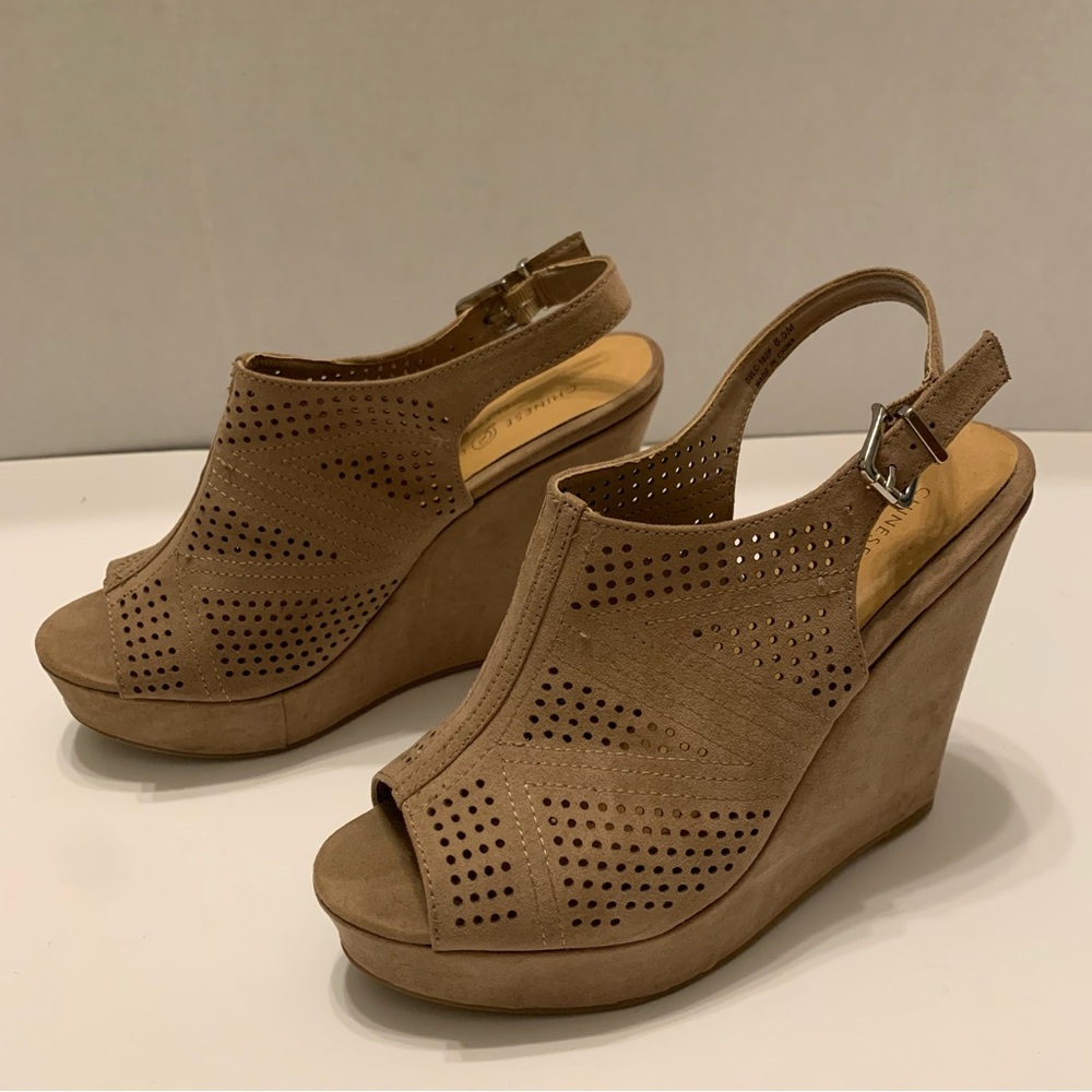 Chinese Laundry Beige Micro Suede Wedge Heel Women’s Size 8.5